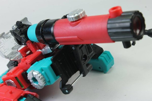 Deluxe Perceptor   More Titans Return Wave 4 Photos  (20 of 23)